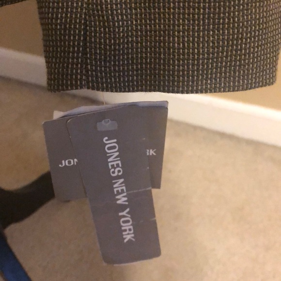 NWT women’s blazer, perfect for fall wear - Picture 3 of 3